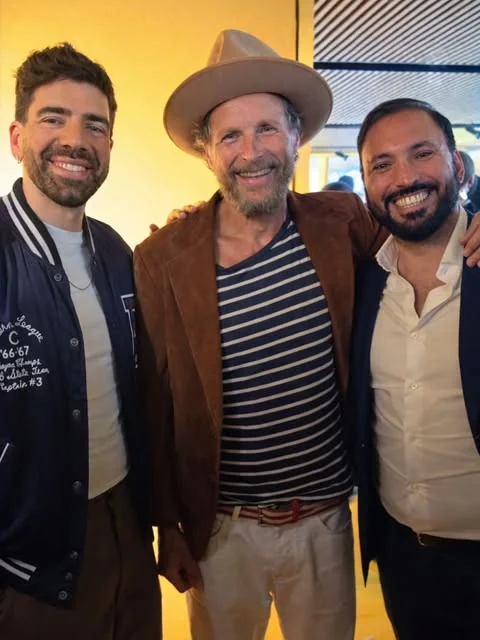 Christian Gaston Illan con ospiti durante un incontro